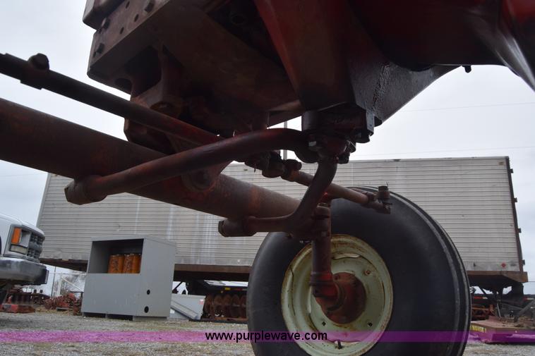 image for item L1025 International Farmall 1256 tractor