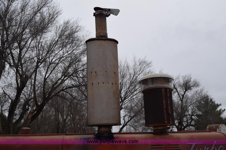 image for item L1025 International Farmall 1256 tractor