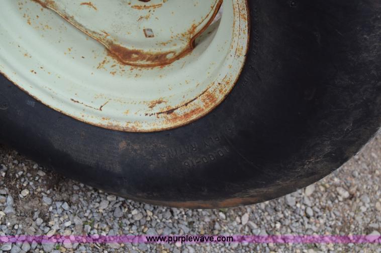 image for item L1025 International Farmall 1256 tractor