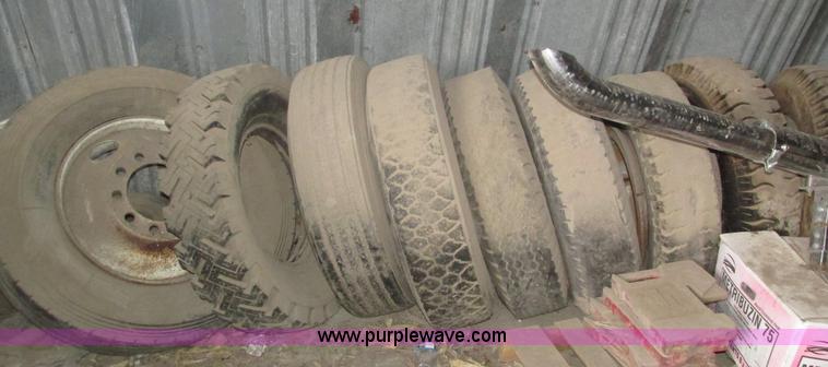 image for item AV9026 Assorted automotive parts