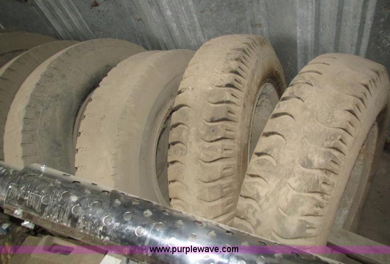 image for item AV9026 Assorted automotive parts