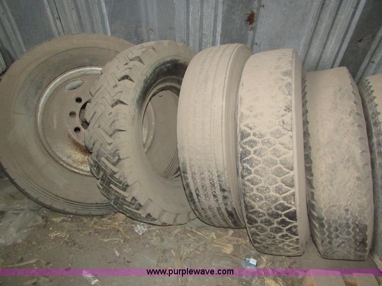 image for item AV9026 Assorted automotive parts