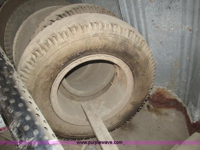 image for item AV9026 Assorted automotive parts