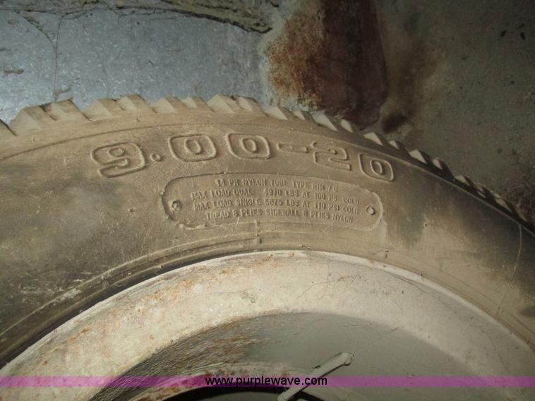 image for item AV9026 Assorted automotive parts