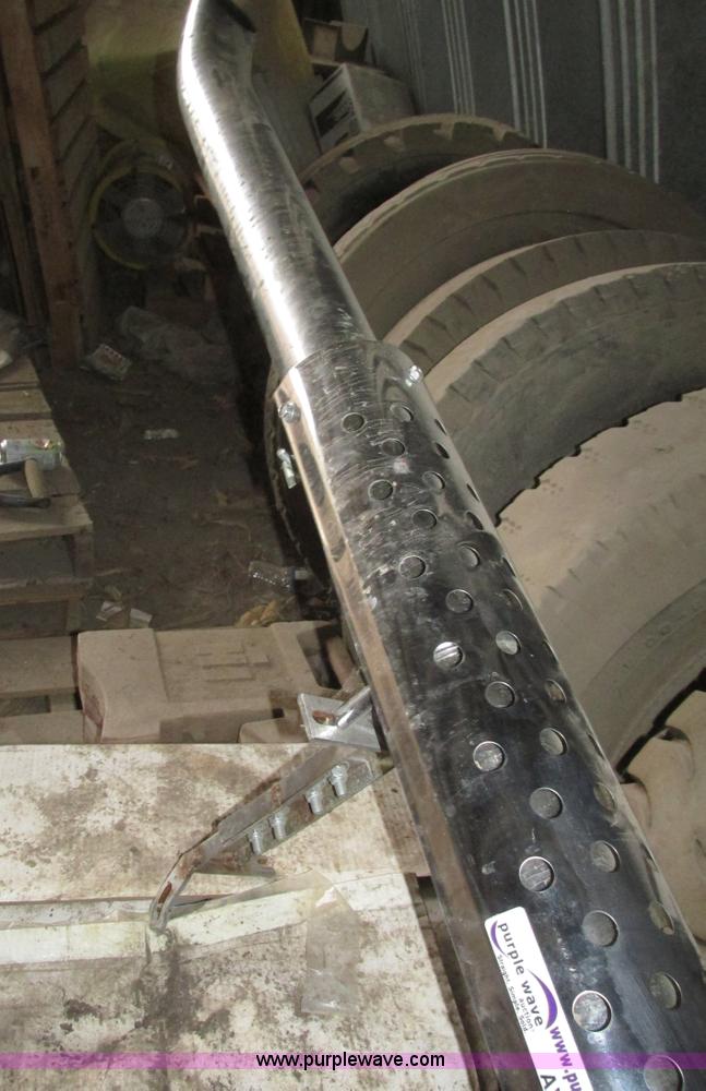 image for item AV9026 Assorted automotive parts