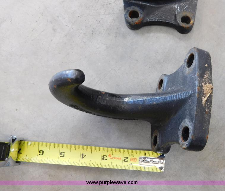 image for item AW9315 (16) tow hooks