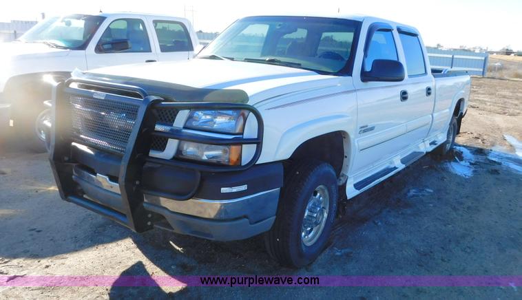 image for item AW9319 2003 Chevrolet Silverado 2500HD Crew Cab pickup truck