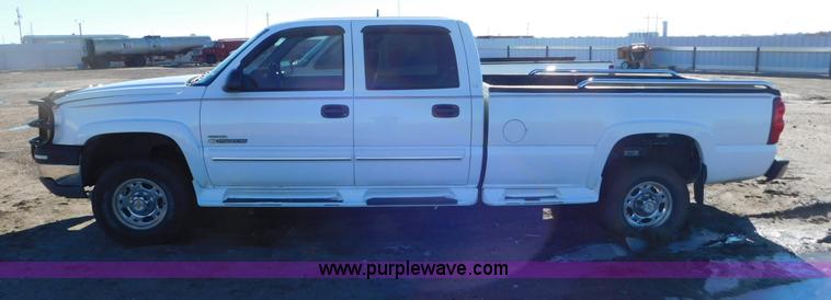 image for item AW9319 2003 Chevrolet Silverado 2500HD Crew Cab pickup truck