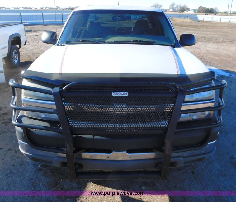 image for item AW9319 2003 Chevrolet Silverado 2500HD Crew Cab pickup truck