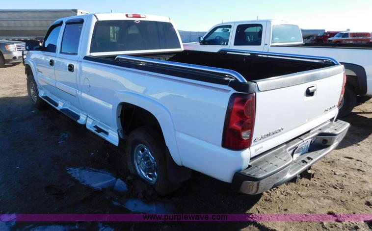 image for item AW9319 2003 Chevrolet Silverado 2500HD Crew Cab pickup truck