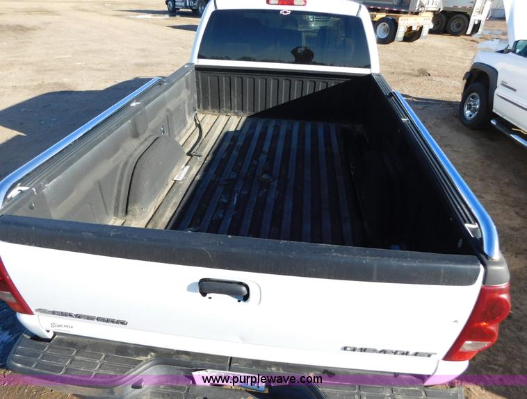 image for item AW9319 2003 Chevrolet Silverado 2500HD Crew Cab pickup truck