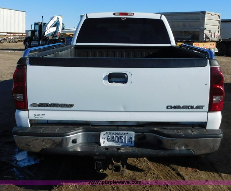 image for item AW9319 2003 Chevrolet Silverado 2500HD Crew Cab pickup truck