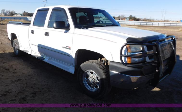 image for item AW9319 2003 Chevrolet Silverado 2500HD Crew Cab pickup truck