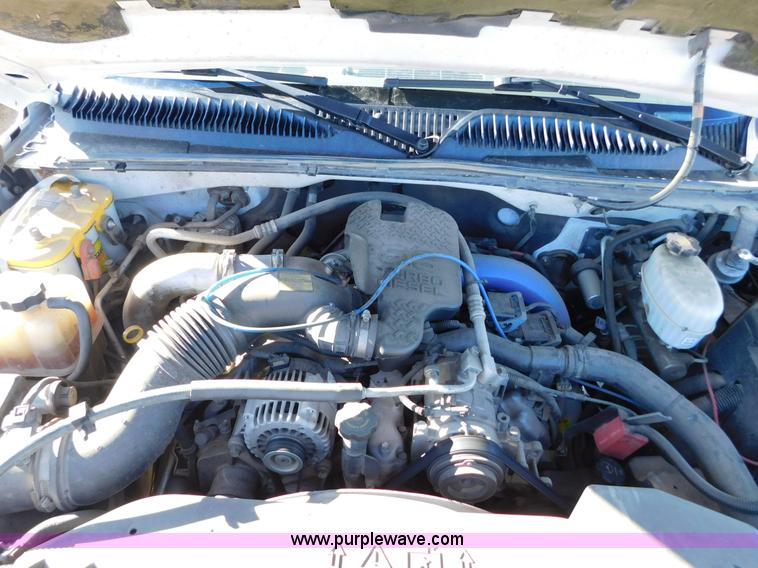 image for item AW9319 2003 Chevrolet Silverado 2500HD Crew Cab pickup truck