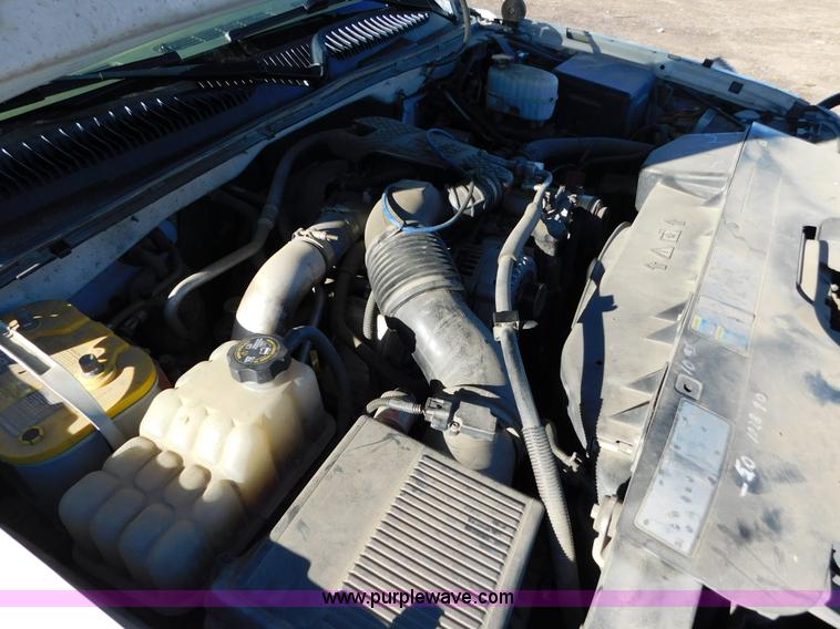 image for item AW9319 2003 Chevrolet Silverado 2500HD Crew Cab pickup truck