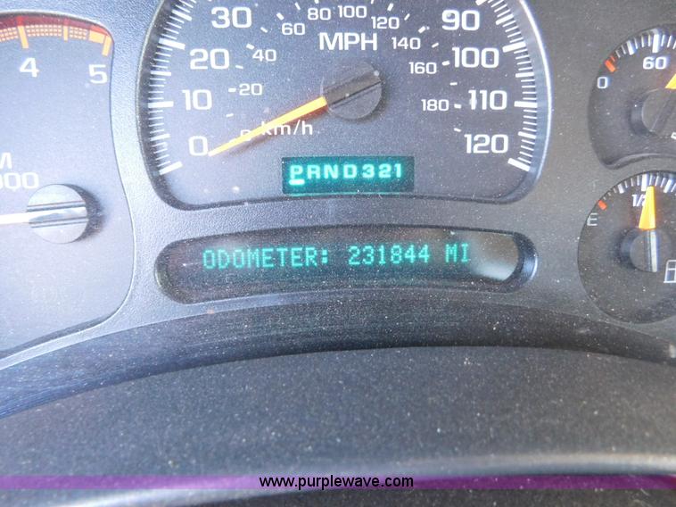 image for item AW9319 2003 Chevrolet Silverado 2500HD Crew Cab pickup truck