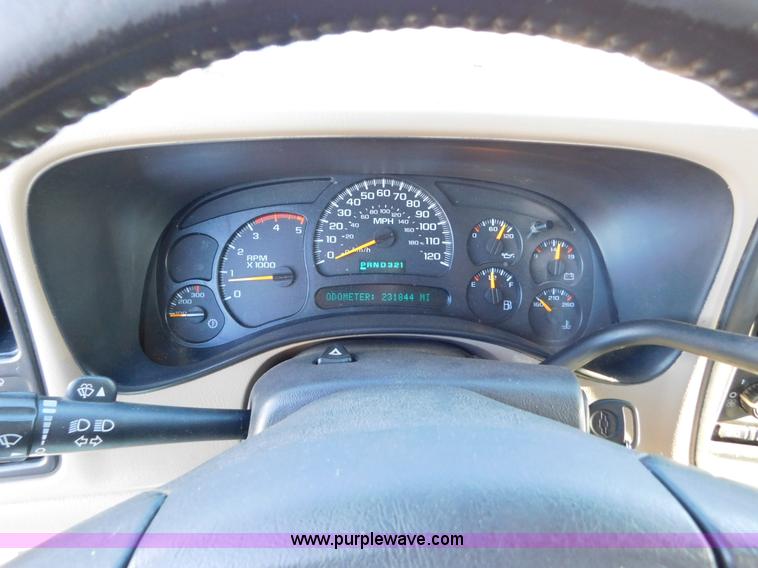 image for item AW9319 2003 Chevrolet Silverado 2500HD Crew Cab pickup truck