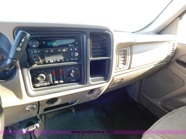 image for item AW9319 2003 Chevrolet Silverado 2500HD Crew Cab pickup truck