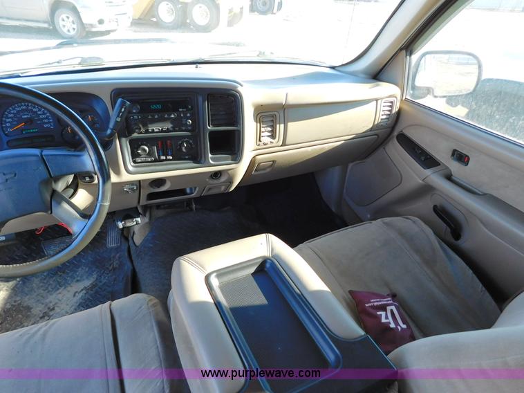 image for item AW9319 2003 Chevrolet Silverado 2500HD Crew Cab pickup truck