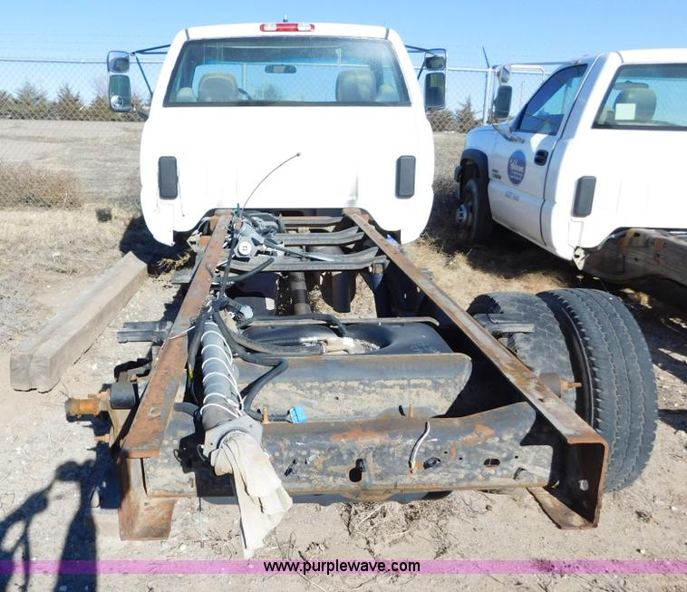 image for item AW9335 2005 Chevrolet Silverado 3500 pickup truck cab and chassis