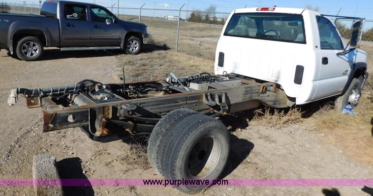 image for item AW9335 2005 Chevrolet Silverado 3500 pickup truck cab and chassis