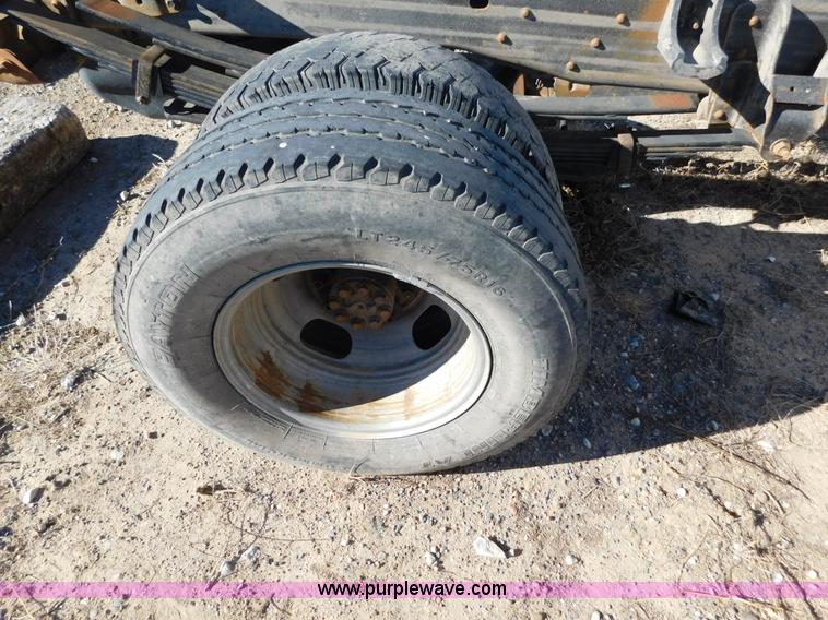 image for item AW9335 2005 Chevrolet Silverado 3500 pickup truck cab and chassis