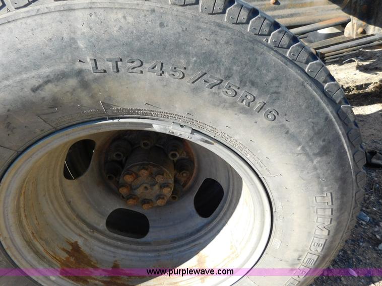 image for item AW9335 2005 Chevrolet Silverado 3500 pickup truck cab and chassis