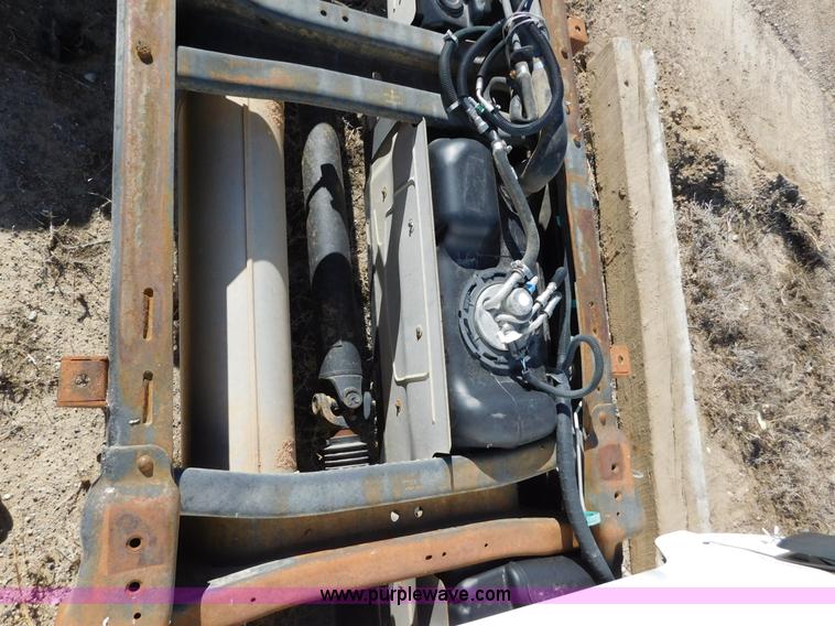 image for item AW9335 2005 Chevrolet Silverado 3500 pickup truck cab and chassis