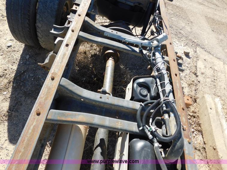 image for item AW9335 2005 Chevrolet Silverado 3500 pickup truck cab and chassis