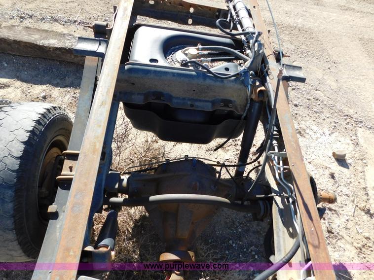 image for item AW9335 2005 Chevrolet Silverado 3500 pickup truck cab and chassis