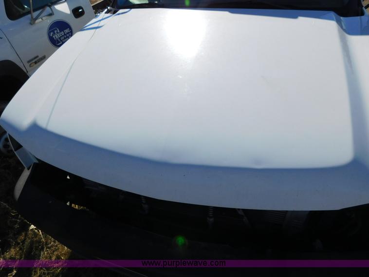 image for item AW9335 2005 Chevrolet Silverado 3500 pickup truck cab and chassis