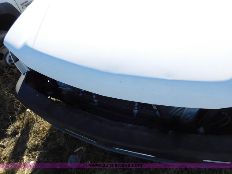 image for item AW9335 2005 Chevrolet Silverado 3500 pickup truck cab and chassis