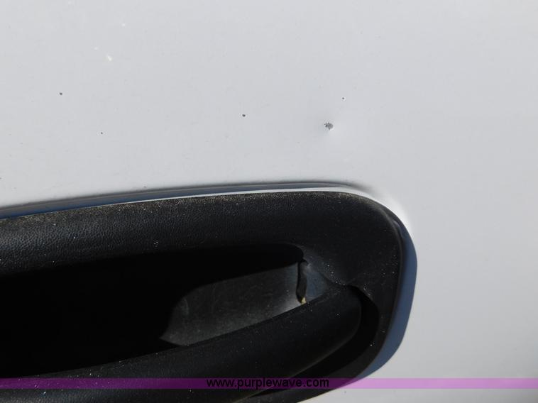 image for item AW9335 2005 Chevrolet Silverado 3500 pickup truck cab and chassis