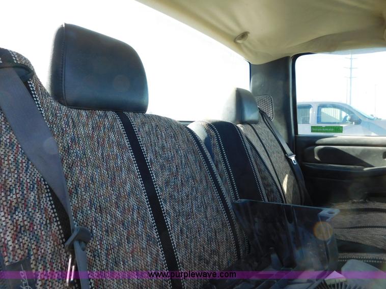 image for item AW9335 2005 Chevrolet Silverado 3500 pickup truck cab and chassis