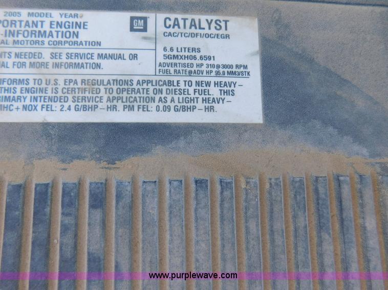 image for item AW9335 2005 Chevrolet Silverado 3500 pickup truck cab and chassis