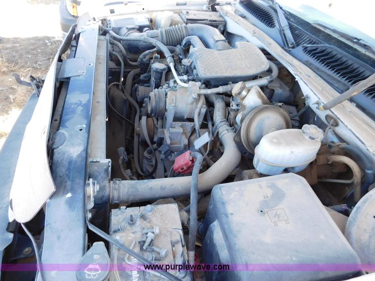 image for item AW9335 2005 Chevrolet Silverado 3500 pickup truck cab and chassis