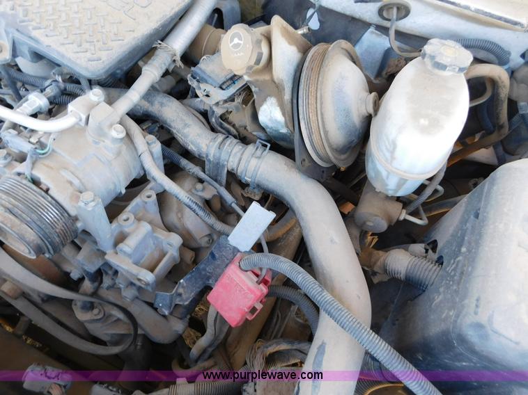 image for item AW9335 2005 Chevrolet Silverado 3500 pickup truck cab and chassis