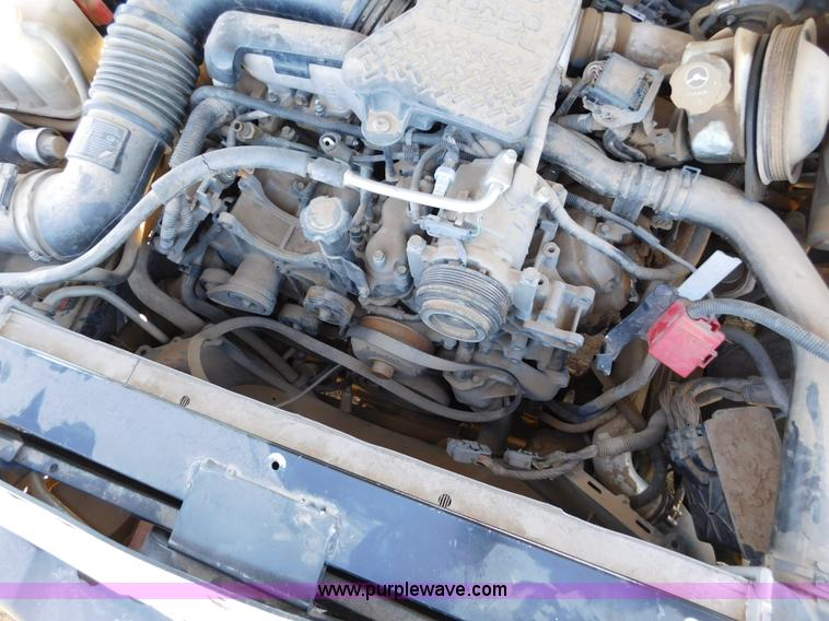 image for item AW9335 2005 Chevrolet Silverado 3500 pickup truck cab and chassis