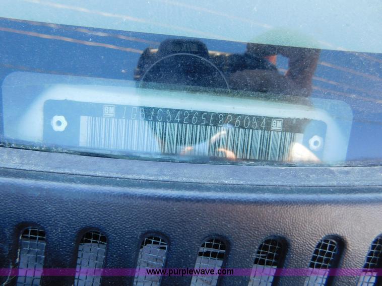 image for item AW9335 2005 Chevrolet Silverado 3500 pickup truck cab and chassis