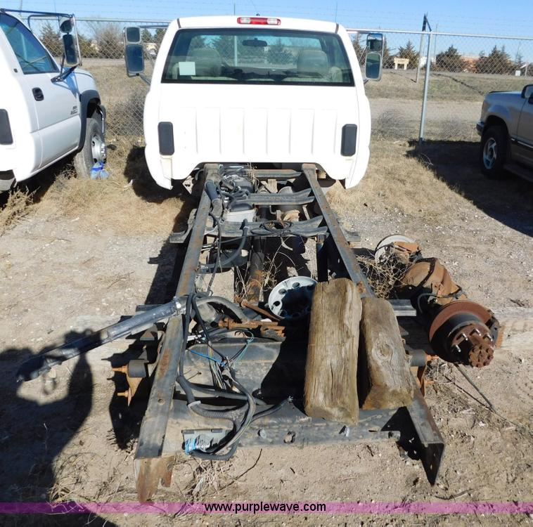 image for item AW9336 2006 Chevrolet Silverado 3500 pickup truck cab and chassis