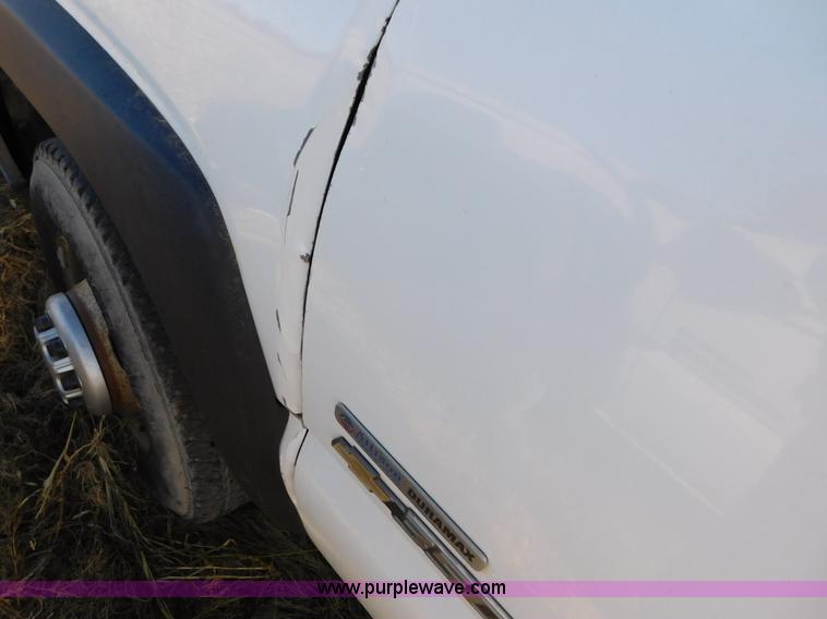 image for item AW9336 2006 Chevrolet Silverado 3500 pickup truck cab and chassis