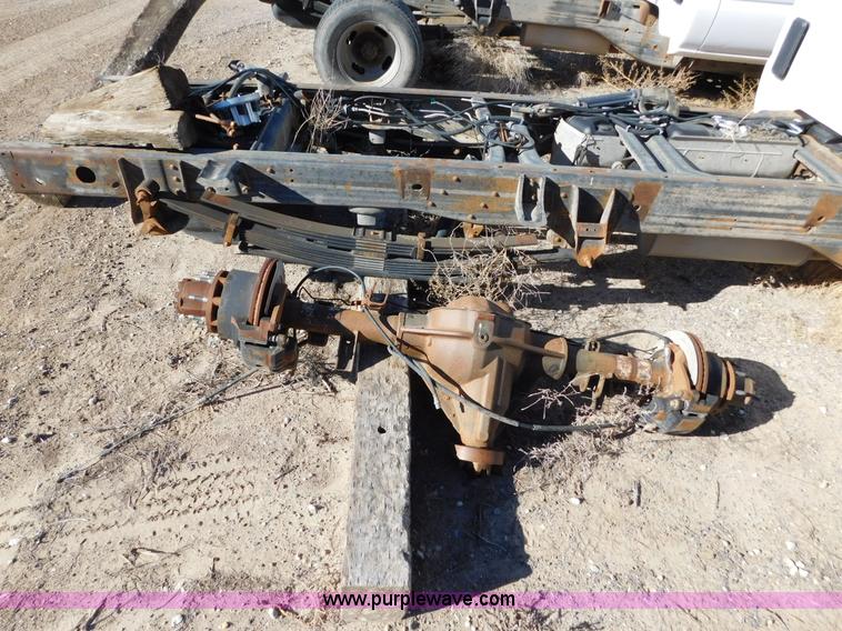 image for item AW9336 2006 Chevrolet Silverado 3500 pickup truck cab and chassis