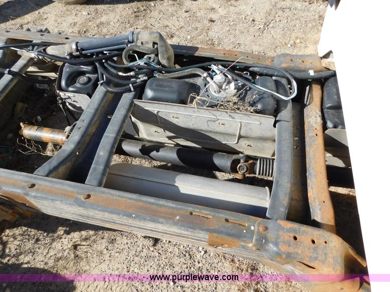 image for item AW9336 2006 Chevrolet Silverado 3500 pickup truck cab and chassis