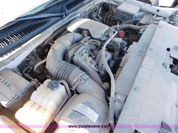 image for item AW9336 2006 Chevrolet Silverado 3500 pickup truck cab and chassis