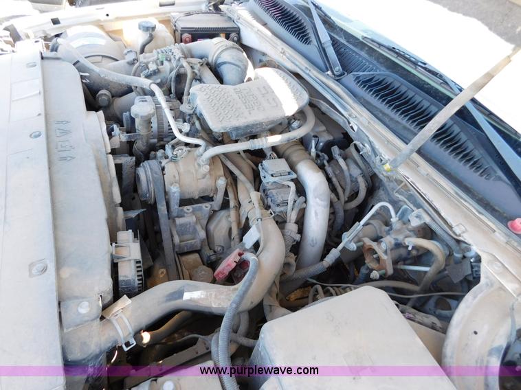 image for item AW9336 2006 Chevrolet Silverado 3500 pickup truck cab and chassis