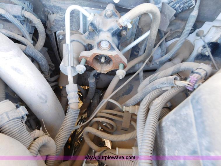 image for item AW9336 2006 Chevrolet Silverado 3500 pickup truck cab and chassis