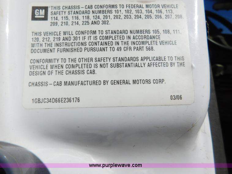 image for item AW9336 2006 Chevrolet Silverado 3500 pickup truck cab and chassis