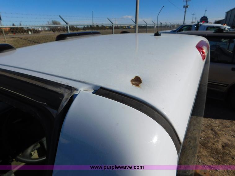 image for item AW9336 2006 Chevrolet Silverado 3500 pickup truck cab and chassis