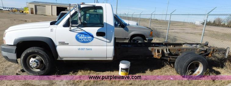 image for item AW9337 2006 Chevrolet Silverado 3500 pickup truck cab and chassis