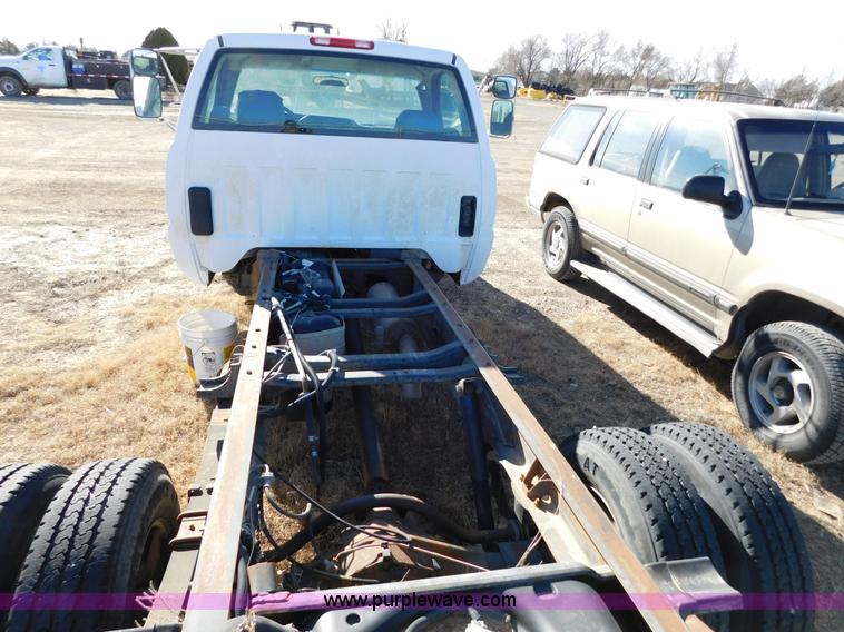 image for item AW9337 2006 Chevrolet Silverado 3500 pickup truck cab and chassis